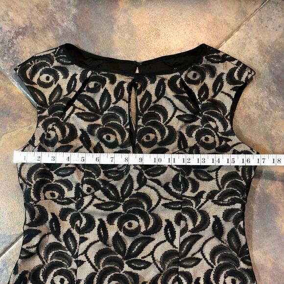 Maggie London Form Fitting Knee Length Black Lace Over Nude Lining Size 10 - Picture 6 of 11